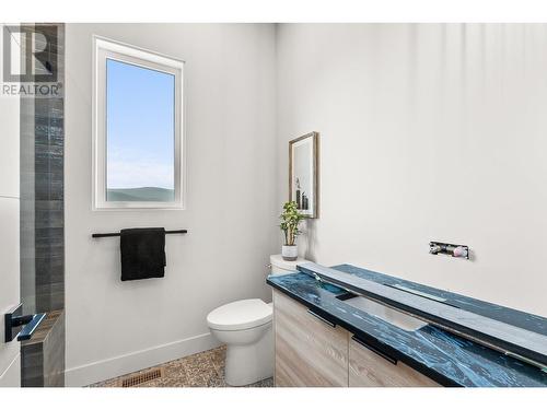 901 Melrose Street, Kelowna, BC - Indoor Photo Showing Bathroom