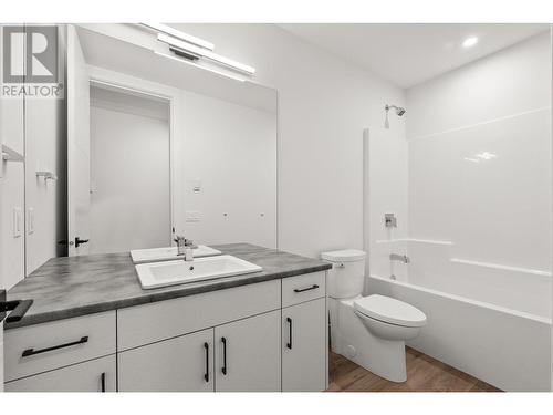 901 Melrose Street, Kelowna, BC - Indoor Photo Showing Bathroom