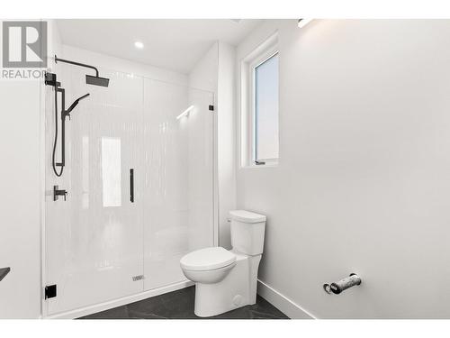 901 Melrose Street, Kelowna, BC - Indoor Photo Showing Bathroom