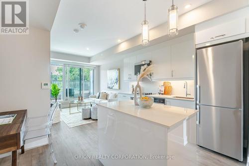 206 - 1316 Kingston Road, Toronto (Birchcliffe-Cliffside), ON - Indoor Photo Showing Kitchen With Upgraded Kitchen