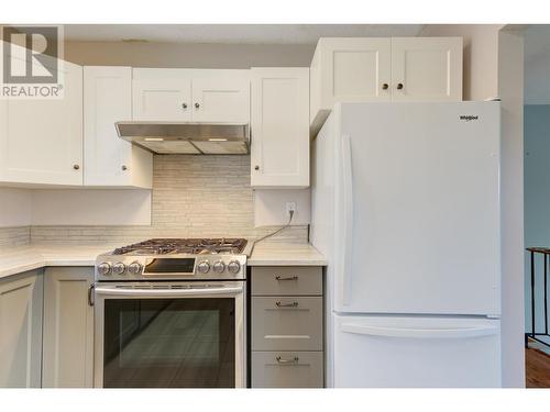 2472 Smid Road, West Kelowna, BC - Indoor Photo Showing Kitchen