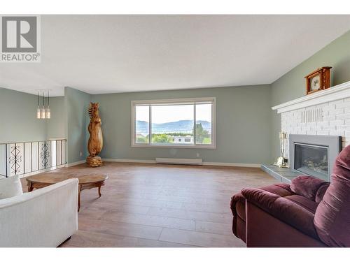 2472 Smid Road, West Kelowna, BC - Indoor Photo Showing Living Room With Fireplace