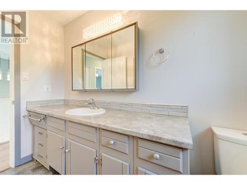 2472 Smid Road, West Kelowna, BC - Indoor Photo Showing Bathroom