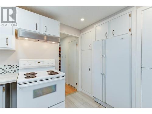 2472 Smid Road, West Kelowna, BC - Indoor Photo Showing Kitchen