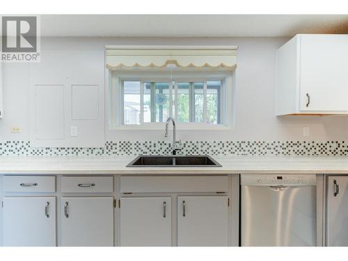 2472 Smid Road, West Kelowna, BC - Indoor Photo Showing Kitchen