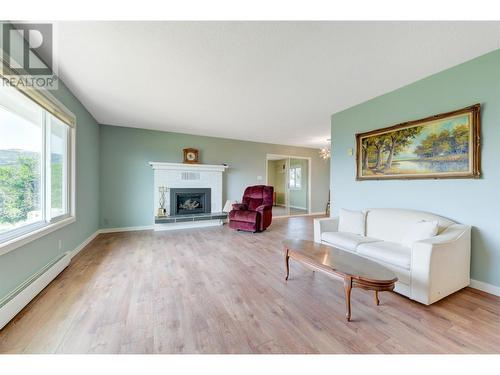 2472 Smid Road, West Kelowna, BC - Indoor Photo Showing Living Room With Fireplace