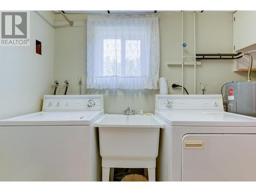 2472 Smid Road, West Kelowna, BC - Indoor Photo Showing Laundry Room