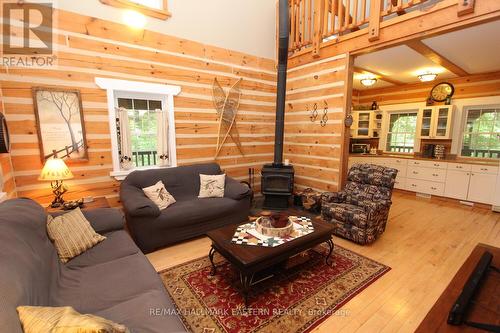 486 Belmont 7Th Line S, Havelock-Belmont-Methuen, ON - Indoor Photo Showing Living Room