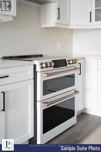 305 - 12 Clara Drive, Prince Edward County (Picton), ON - Indoor Photo Showing Kitchen