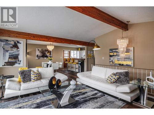 8291 Okanagan Landing Road, Vernon, BC - Indoor Photo Showing Living Room