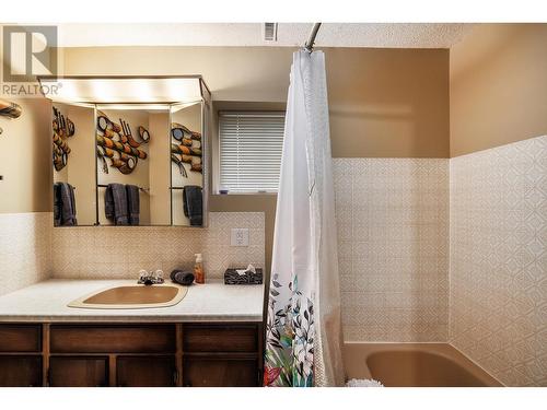 8291 Okanagan Landing Road, Vernon, BC - Indoor Photo Showing Bathroom