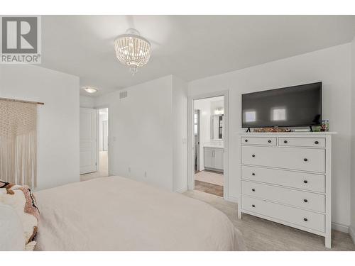 336 Mccarren Avenue, Kelowna, BC - Indoor Photo Showing Bedroom