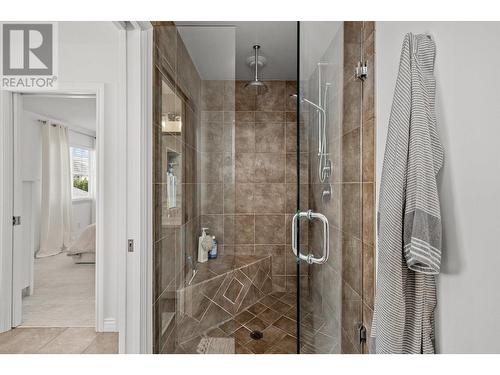 336 Mccarren Avenue, Kelowna, BC - Indoor Photo Showing Bathroom