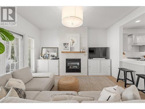 336 Mccarren Avenue, Kelowna, BC - Indoor Photo Showing Living Room With Fireplace