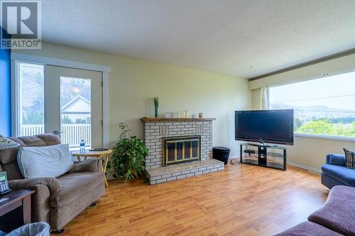 925 Serle Road, Kamloops, BC - Indoor Photo Showing Living Room With Fireplace