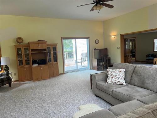 121 South Ditch Lake Co-Op Road, Ditch Lake, MB - Indoor Photo Showing Living Room