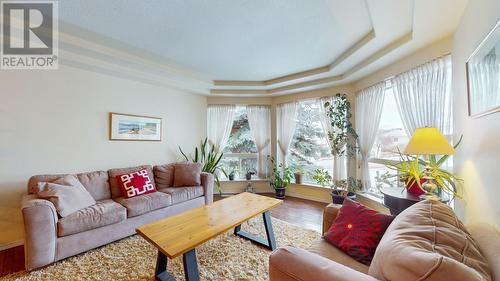 519 31St  S Avenue, Cranbrook, BC - Indoor Photo Showing Living Room