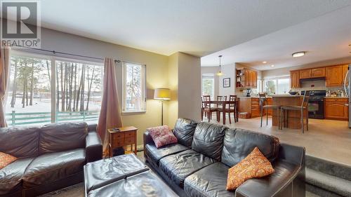 519 31St  S Avenue, Cranbrook, BC - Indoor Photo Showing Living Room