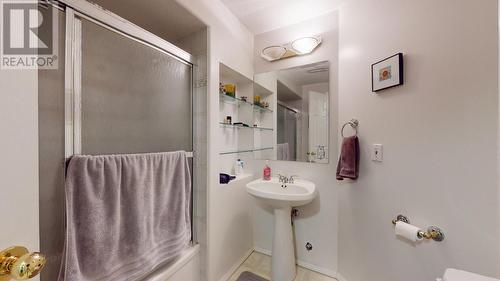 519 31St  S Avenue, Cranbrook, BC - Indoor Photo Showing Bathroom