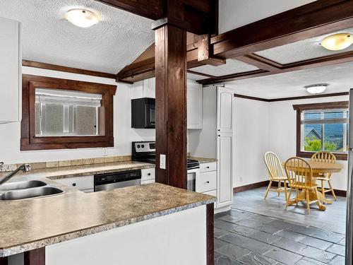 644 Pleasant Street, Kamloops, BC - Indoor Photo Showing Kitchen With Double Sink