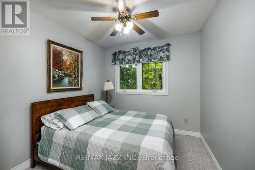 9 - 110 Mary Street W, Whitby (Downtown Whitby), ON - Indoor Photo Showing Bedroom