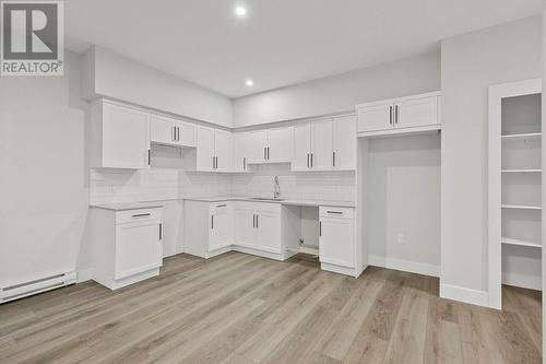 4255 Russo Street, Kelowna, BC - Indoor Photo Showing Kitchen