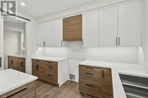 4255 Russo Street, Kelowna, BC - Indoor Photo Showing Kitchen