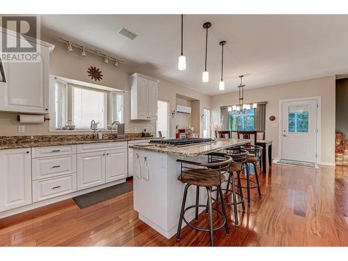 2642 Golf View Place, Blind Bay, BC - Indoor Photo Showing Kitchen With Upgraded Kitchen