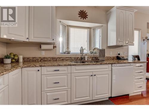 2642 Golf View Place, Blind Bay, BC - Indoor Photo Showing Kitchen