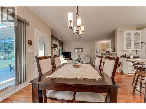 2642 Golf View Place, Blind Bay, BC - Indoor Photo Showing Dining Room