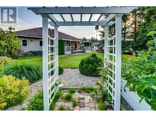 2642 Golf View Place, Blind Bay, BC - Outdoor