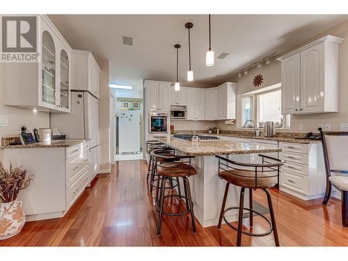 2642 Golf View Place, Blind Bay, BC - Indoor Photo Showing Kitchen With Upgraded Kitchen