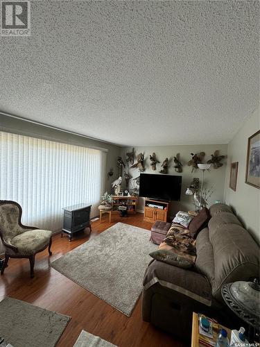 909 Prince Street, Hudson Bay, SK - Indoor Photo Showing Living Room