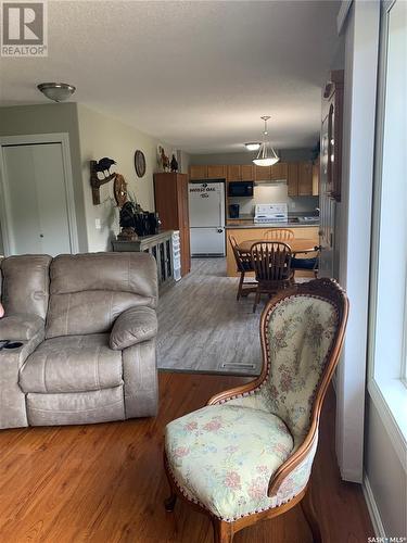 909 Prince Street, Hudson Bay, SK - Indoor Photo Showing Living Room