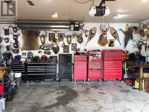 909 Prince Street, Hudson Bay, SK - Indoor Photo Showing Garage