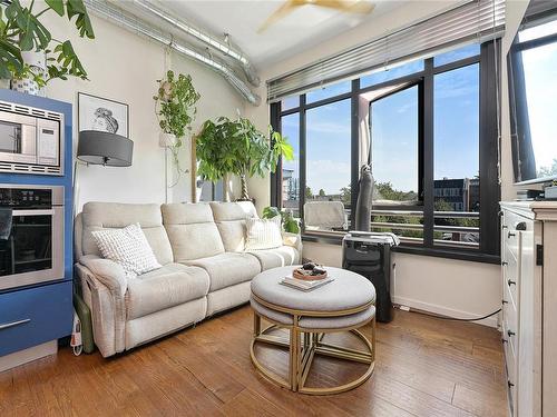 434-1029 View St, Victoria, BC - Indoor Photo Showing Living Room