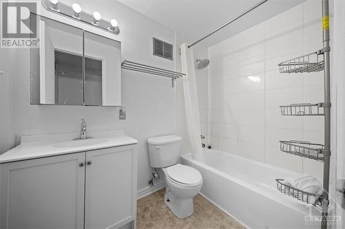 137 Elm Street, Ottawa, ON - Indoor Photo Showing Bathroom