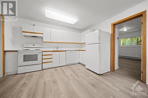 137 Elm Street, Ottawa, ON - Indoor Photo Showing Kitchen