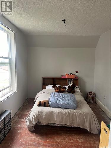 372 Ominica Street E, Moose Jaw, SK - Indoor Photo Showing Bedroom