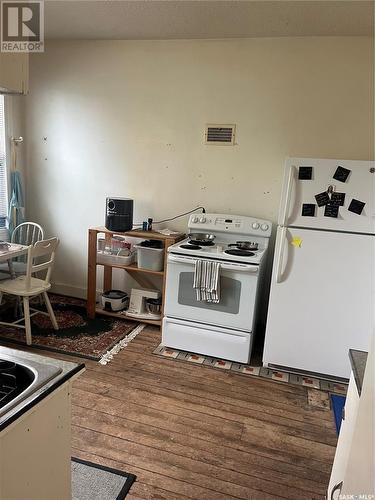 372 Ominica Street E, Moose Jaw, SK - Indoor Photo Showing Kitchen