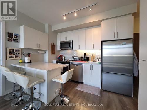 B401 - 271 Sea Ray Avenue, Innisfil, ON - Indoor Photo Showing Kitchen