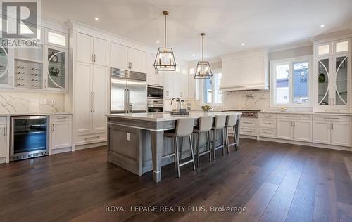 233 Indian Valley Trail, Mississauga (Mineola), ON - Indoor Photo Showing Kitchen With Upgraded Kitchen