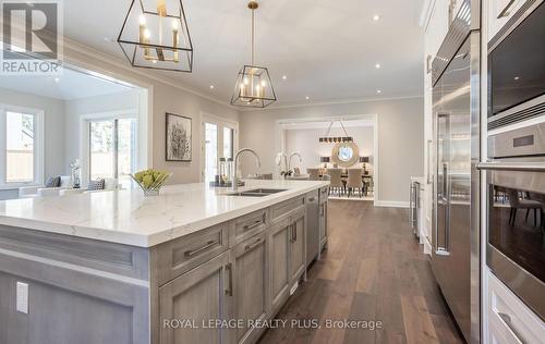 233 Indian Valley Trail, Mississauga (Mineola), ON - Indoor Photo Showing Kitchen With Double Sink With Upgraded Kitchen