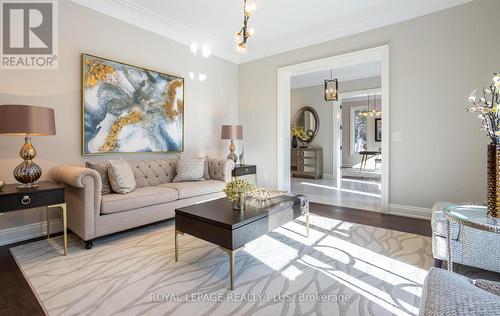 233 Indian Valley Trail, Mississauga (Mineola), ON - Indoor Photo Showing Living Room