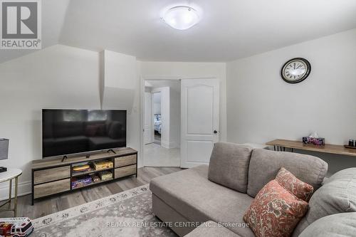 5057 -5063 Bridge Street, Niagara Falls, ON - Indoor Photo Showing Living Room