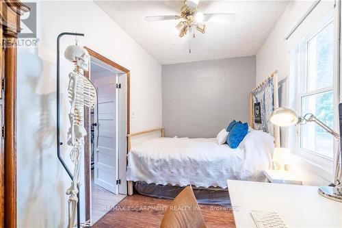 144 Dufferin Street E, St. Catharines, ON - Indoor Photo Showing Bedroom