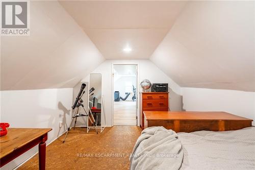 144 Dufferin Street E, St. Catharines, ON - Indoor Photo Showing Bedroom