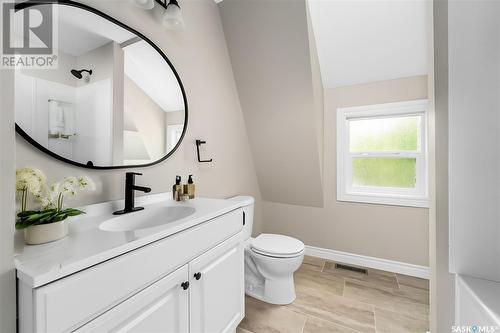 329 Hochelaga Street W, Moose Jaw, SK - Indoor Photo Showing Bathroom