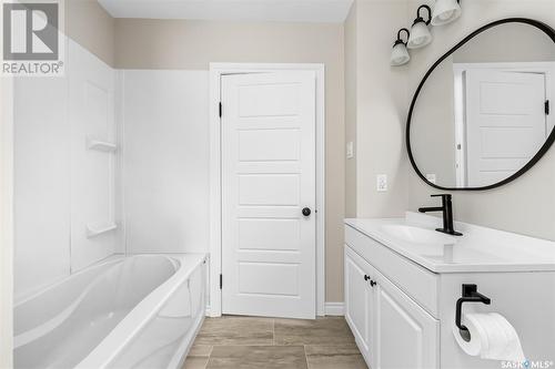 329 Hochelaga Street W, Moose Jaw, SK - Indoor Photo Showing Bathroom