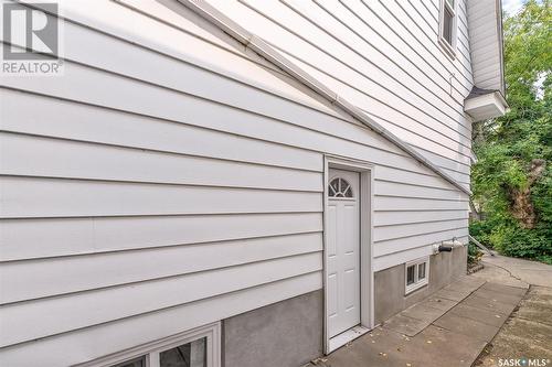 329 Hochelaga Street W, Moose Jaw, SK - Outdoor With Exterior